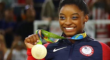 Το… φαινόμενο, Σιμόν Μπάιλς σημαιοφόρος των  ΗΠΑ