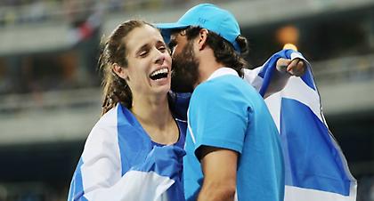 Η Στεφανίδη σημαιοφόρος στην τελετή λήξης!