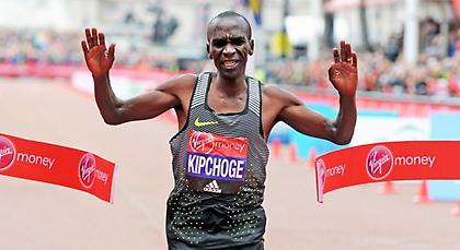 «Βασιλιάς» Κιπτσόγκε, θριάμβευσε στον μαραθώνιο!