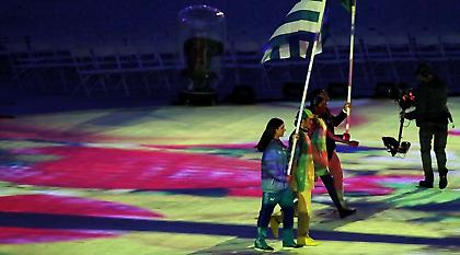 Η είσοδος της Κατερίνας Στεφανίδη στην τελετή λήξης (pics)