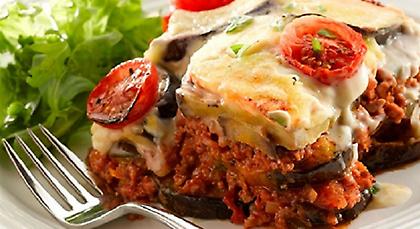 Το μενού των τηλεοπτικών αδειών: Από moussaka μέχρι… κινέζικο!