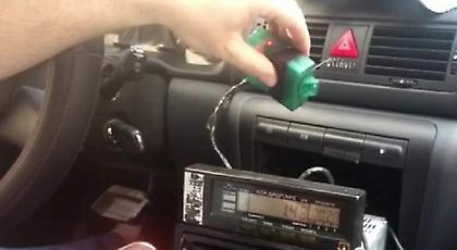 Συνελήφθη ταξιτζής με πειραγμένο ταξίμετρο -Αύξανε τα κόμιστρα με τηλεχειριστήρια (pics)