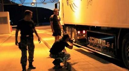 Αφγανός ταξίδεψε 400 χλμ κάτω από νταλίκα!