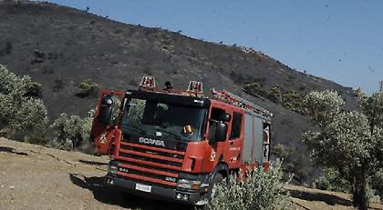 Τρεις πυροσβέστες τραυματίστηκαν από ανατροπή οχήματος στην Καβάλα - Σε ώρα καθήκοντος