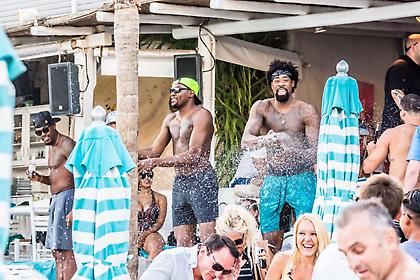 Το έκαψαν στη Μύκονο Ντουράντ, Τζόρνταν και άλλοι (video)