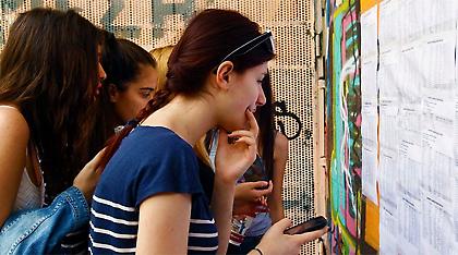 Πανελλαδικές: Ανακοινώνονται στις 11:00 οι βάσεις για ΑΕΙ - ΤΕΙ