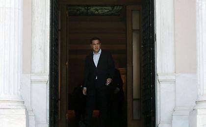 Τροχάδην για οικονομία, αγωνία για προσφυγικό