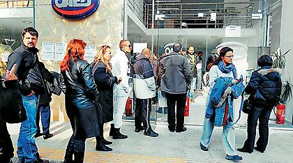 Παγκόσμια πρωταθλήτρια η Ελλάδα στη μείωση μισθών λόγω της κρίσης