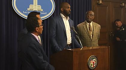 Αποθέωση για Κόμπι στο δημαρχείο του LA (video)