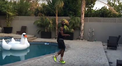 Δε γλίτωσε ούτε ο Κάρι από τον μίμο του ΝΒΑ (video)