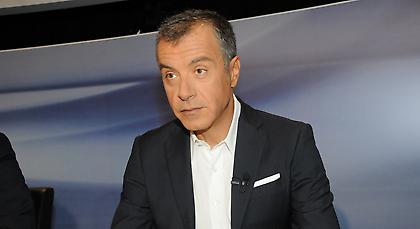 Θεοδωράκης: Αντιδημοκρατική διαδικασία για τις άδειες- Κόντρα ΣΥΡΙΖΑ – ΑΝΕΛ