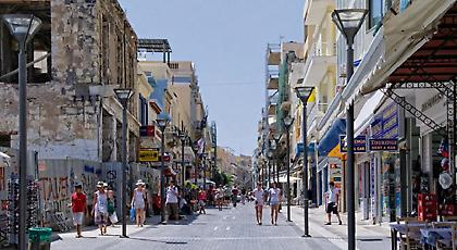 «Βγάλε τα παντελόνια σου, δεν χτυπάμε γυναίκες στην Κρήτη»