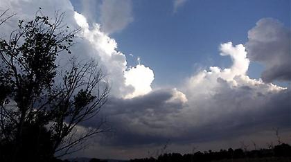 Βελτιώνεται σταδιακά ο καιρός, θυελλώδεις οι άνεμοι στο Αιγαίο