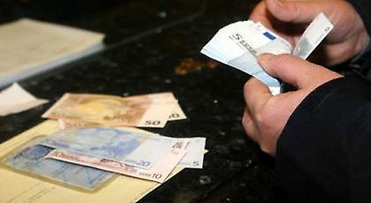 Η «συντριβή» των μισθών - Τα αποκαλυπτικά στοιχεία