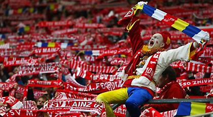 Κολλημένοι με την μπάλα οι Γερμανοί (pics)