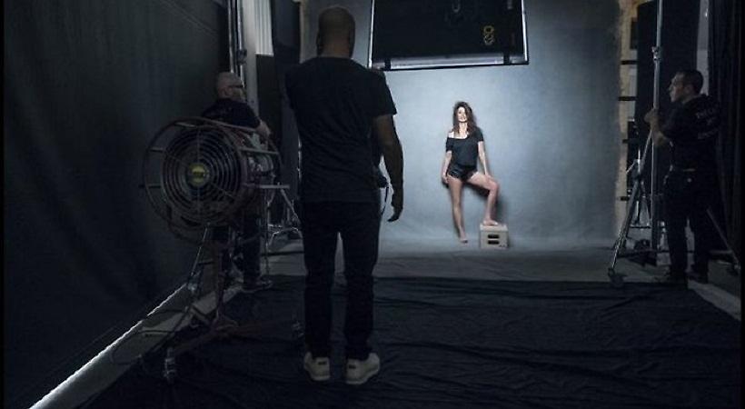 Οι πρώτες φωτό και video από το καυτό ημερολόγιο της Pirelli 2017