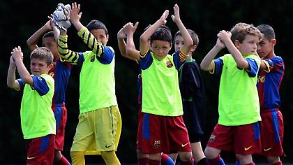 Μοναδικό: Διδάσκουν ήθος παρηγορώντας τους αντιπάλους οι πιτσιρικάδες της Μπάρτσα (video)