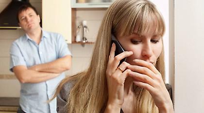 Γερμανία: Νέος νόμος «στριμώχνει» τις γυναίκες που αποκτούν παιδιά από εξωσυζυγική σχέση