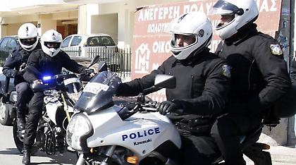 Ναύπακτος: Προσποιήθηκαν βλάβη στο όχημά τους και έκλεψαν 88χρονο