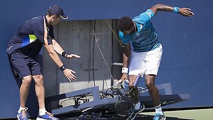 Διέλυσε το ρολόι ο Μονφίς (pics)