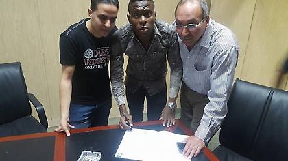 Έδιωξαν διεθνή ποδοσφαιριστή επειδή είχε AIDS (pic)