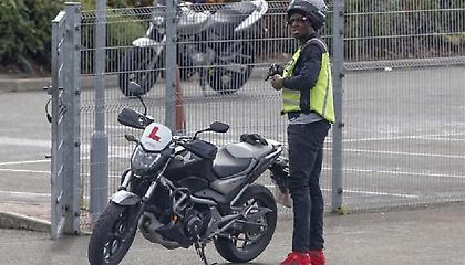 Καβαλάει (και) μηχανές ο Μπολτ (pics)