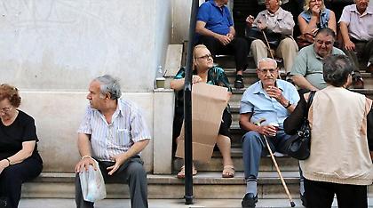 Διπλό «μαχαίρι» για συντάξεις χηρείας, τραπεζοϋπαλλήλους και δημόσιο