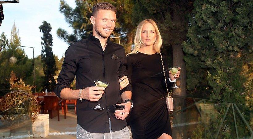 Απίστευτα σέξι στην παραλία η κυρία Μπεργκ (pic)