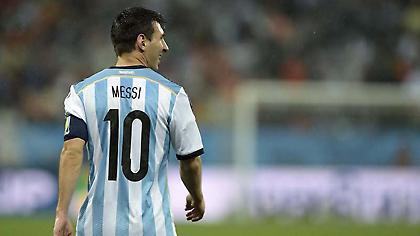 Τους... γλεντάει με ποδιές ο Μέσι (video)