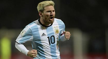 Μέσι… λαμπρός οδηγεί την Αργεντινή, αντέχει η Παραγουάη (videos)