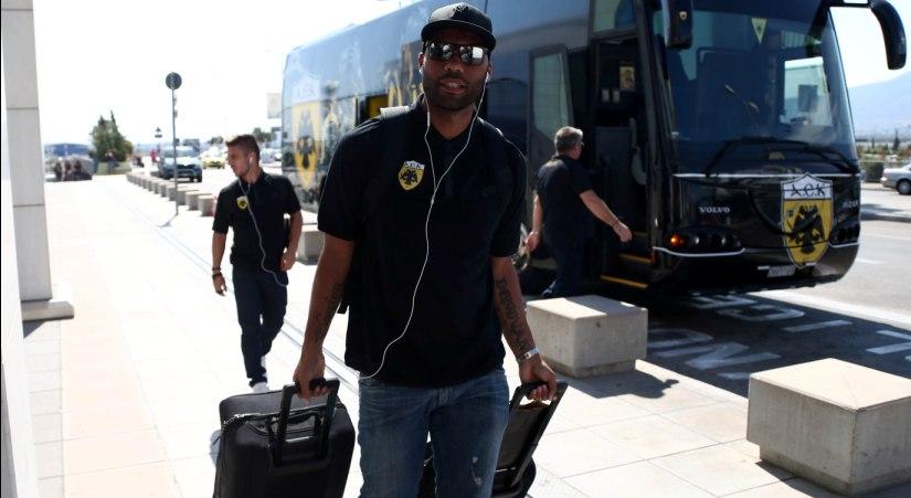 Πέταξε για Κύπρο η ΑΕΚ (pic)