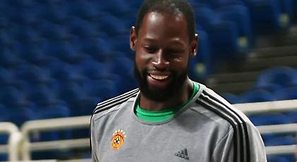 «Θεούλης» Γκιστ: Ζήτησε συγγνώμη από το… αρνί στη σούβλα! (video)