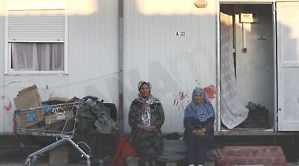 Έναν χρόνο μετά: Η ζωή έχει «παγώσει» στον Ελαιώνα για τους πρόσφυγες