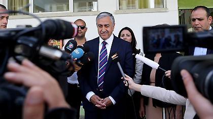 Ακιντζί: Ελλάδα-Τουρκία συζητούν ανεπίσημα τις κυπριακές εγγυήσεις