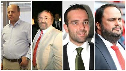 Το σκληρό πόκερ για τις τέσσερις άδειες