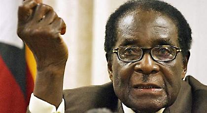 «Πέθανα και αναστήθηκα» δηλώνει ειρωνικά ο Μουγκάμπε