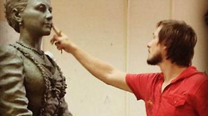 Τοποθετήθηκε το άγαλμα της βασίλισσας Όλγας στην Θεσσαλονίκη