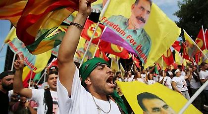 Δεκάδες χιλιάδες Κούρδοι διαδήλωσαν κατά του Ερντογάν στη Γερμανία