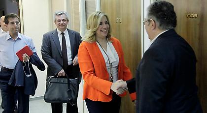 Σκληρή επίθεση Γεννηματά και Κουτσούμπα στην κυβέρνηση για τις τηλεοπτικές άδειες