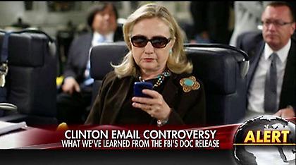 FBI: Με σφυρί έσπασε συνεργάτης της Κλίντον τα κινητά της τηλέφωνα