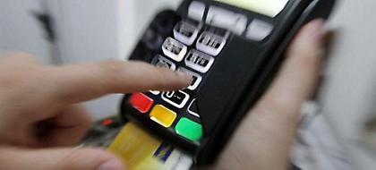 «Δώρα» και λοταρίες για όσους χρησιμοποιούν συστηματικά πλαστικό χρήμα