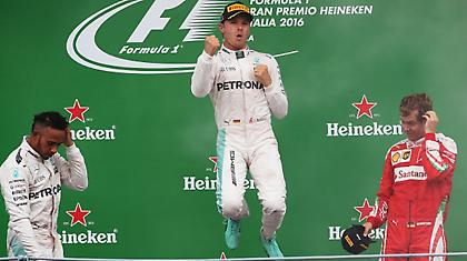 Ξετύλιξε το... δώρο του Χάμιλτον ο Ρόσμπεργκ!