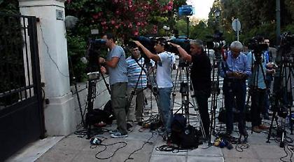 Μαξίμου: Νίπτουμε τα χέρια μας για τους εργαζόμενους στα κανάλια: Να απορροφηθούν στα νέα σχήματα