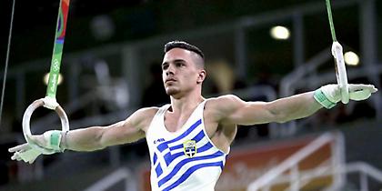 «Ακροβατικά» και στις... πισίνες κάνει ο Πετρούνιας (pic)