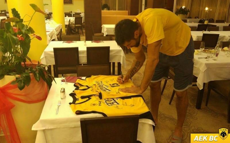 Το δώρο της ΑΕΚ (pics)