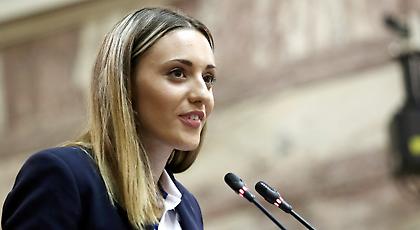 Κορακάκη: «Απαραίτητες οι συναντήσεις για να λυθούν τα προβλήματα των αθλημάτων»