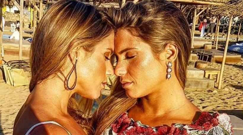 Θα τα δεις… διπλά με τις καυτές αδελφές που κολάζουν τη Μύκονο (pics)