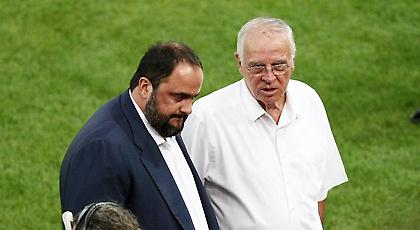 Ο κλοιός σφίγγει, αλλά ακόμα υπάρχει δρόμος