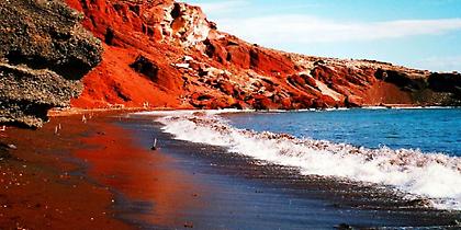 8 εντυπωσιακές μαύρες παραλίες από όλο τον κόσμο