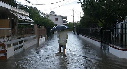 Τις πληγές τους μετρούν οι περιοχές που σάρωσε η κακοκαιρία